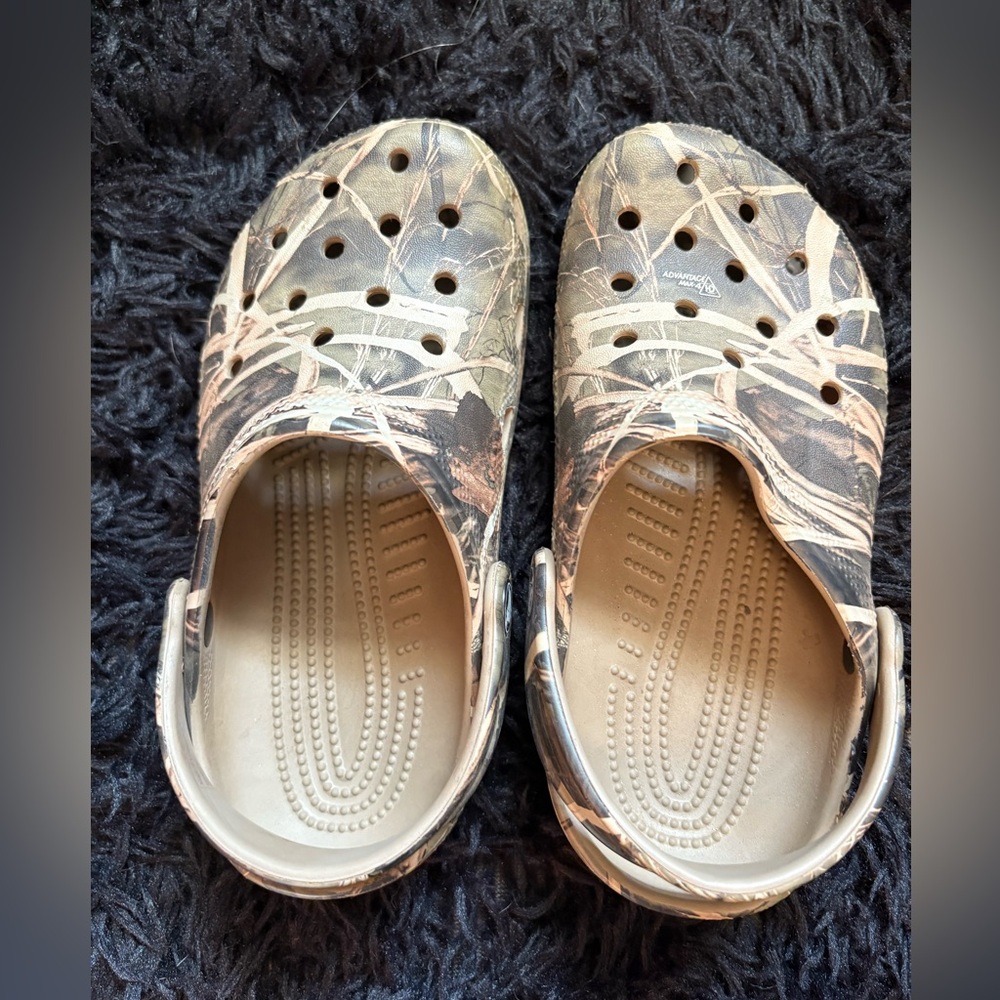 Kids real tree camo crocs